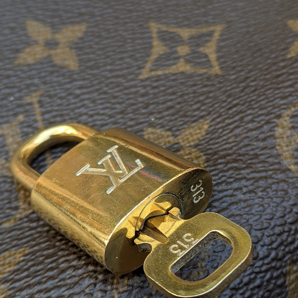⭐ #313 vintage Louis Vuitton padlock and ke - Picture 5 of 5